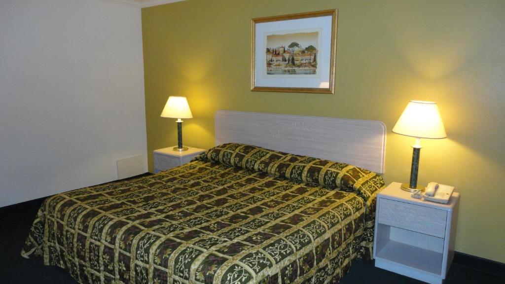 Imperial 400 Motor Inn Needles Room photo