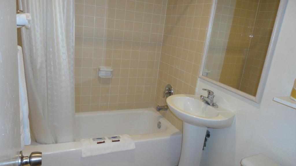 Imperial 400 Motor Inn Needles Room photo